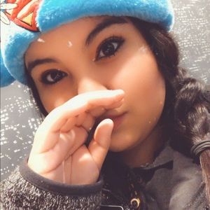 Meet your Posher, Alexis